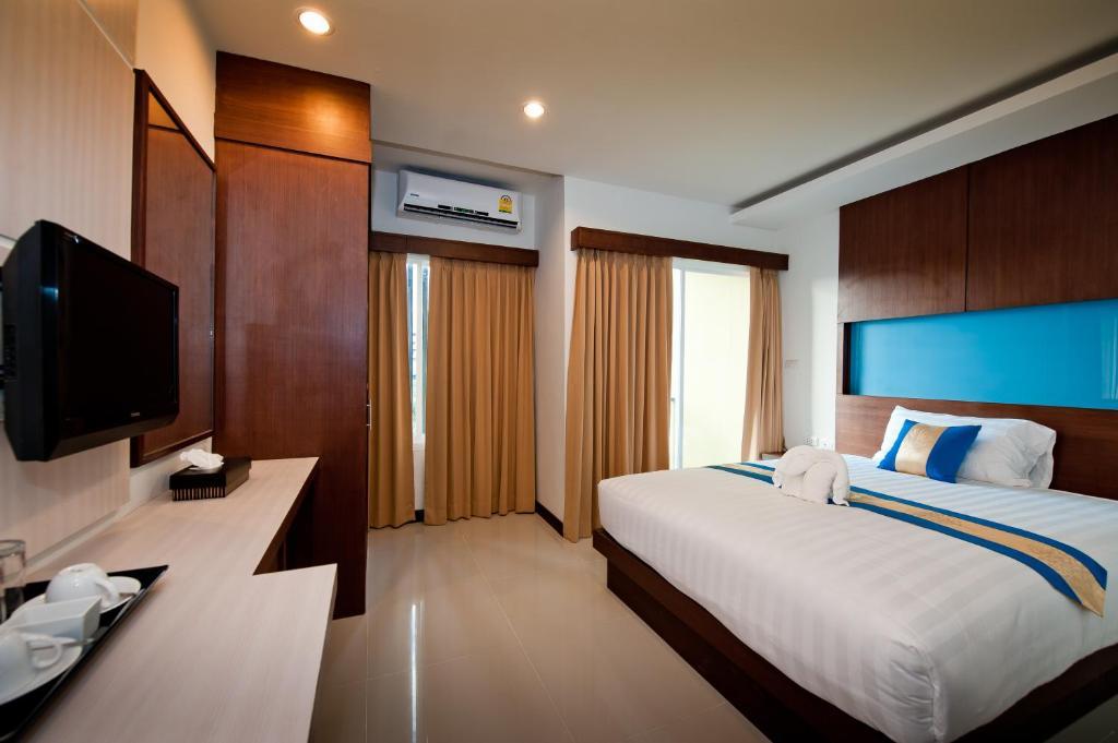 Blue Sky Patong Hotell Rum bild