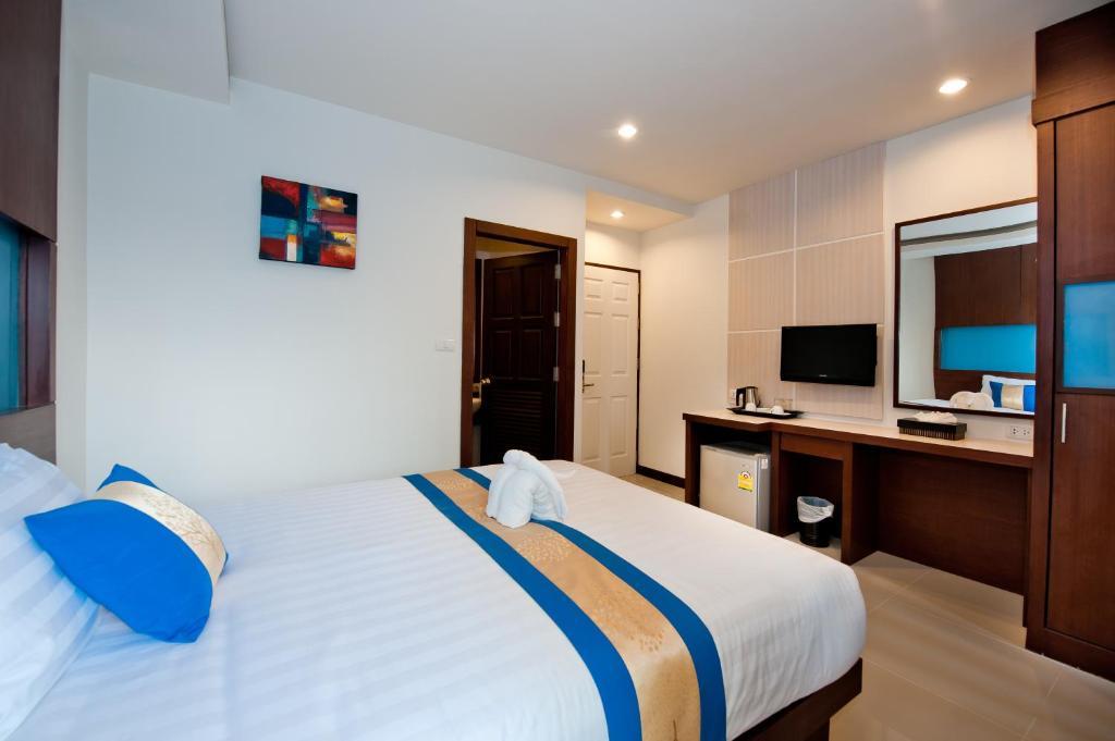 Blue Sky Patong Hotell Rum bild