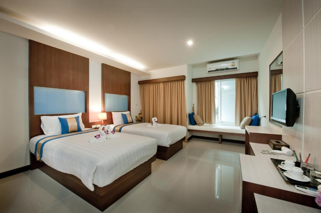 Blue Sky Patong Hotell Rum bild