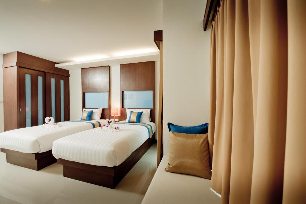 Blue Sky Patong Hotell Rum bild
