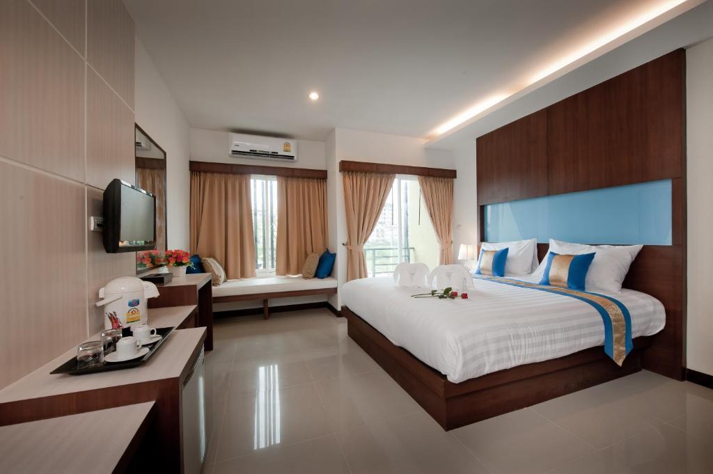 Blue Sky Patong Hotell Rum bild
