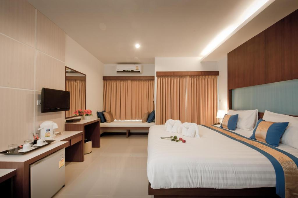 Blue Sky Patong Hotell Rum bild