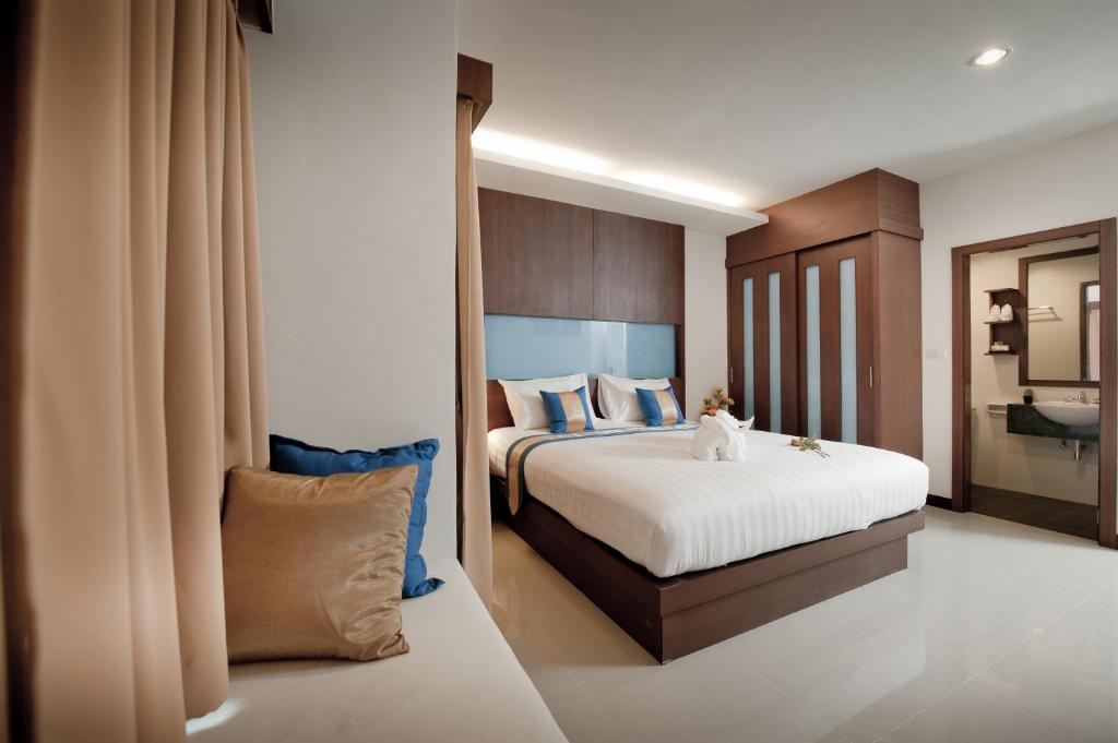 Blue Sky Patong Hotell Rum bild