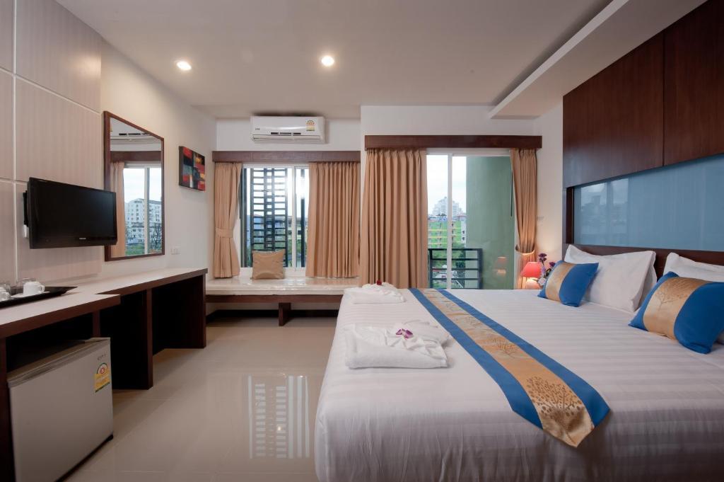 Blue Sky Patong Hotell Rum bild