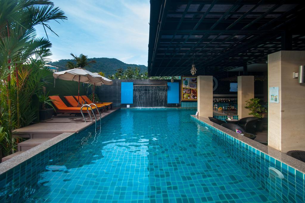 Blue Sky Patong Hotell Exteriör bild