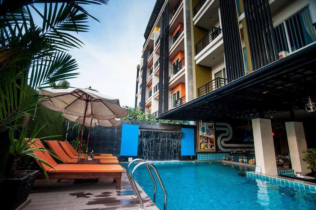Blue Sky Patong Hotell Exteriör bild