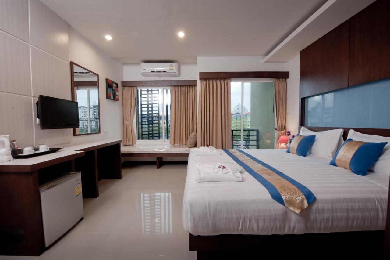 Blue Sky Patong Hotell Rum bild